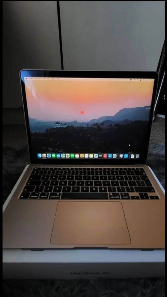 Macbook air 2020 13.3 - Image 2