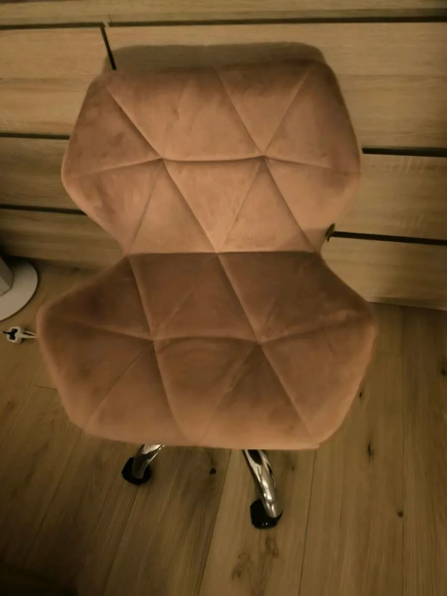 Vanity chair - Image 1