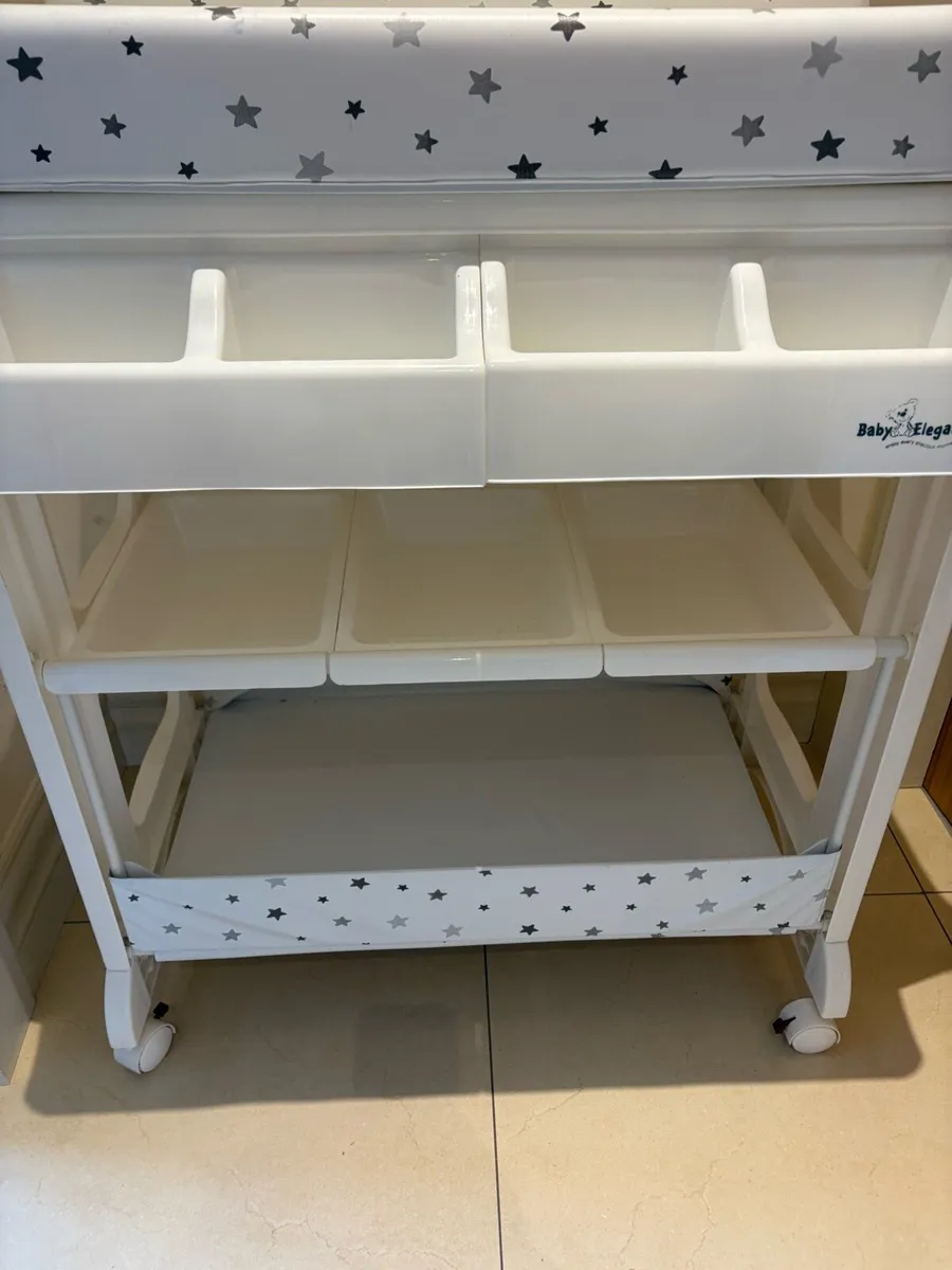 Baby changing unit & bath - Image 4