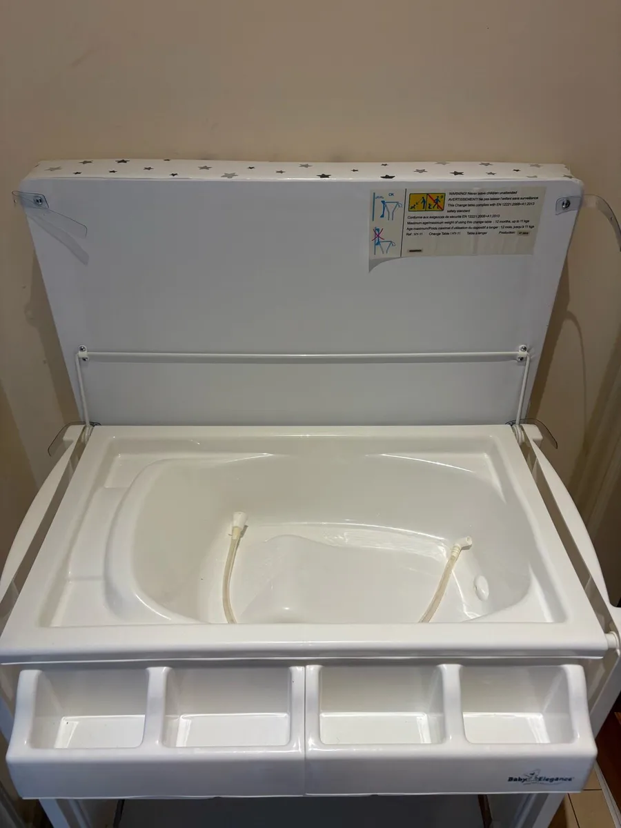 Baby changing unit & bath - Image 3