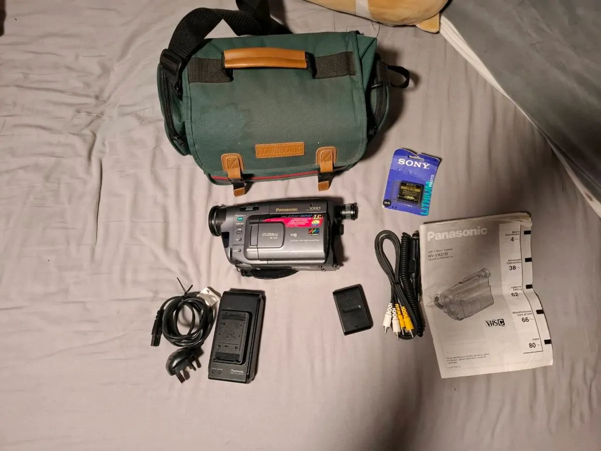 Vintage camcorder - Image 1