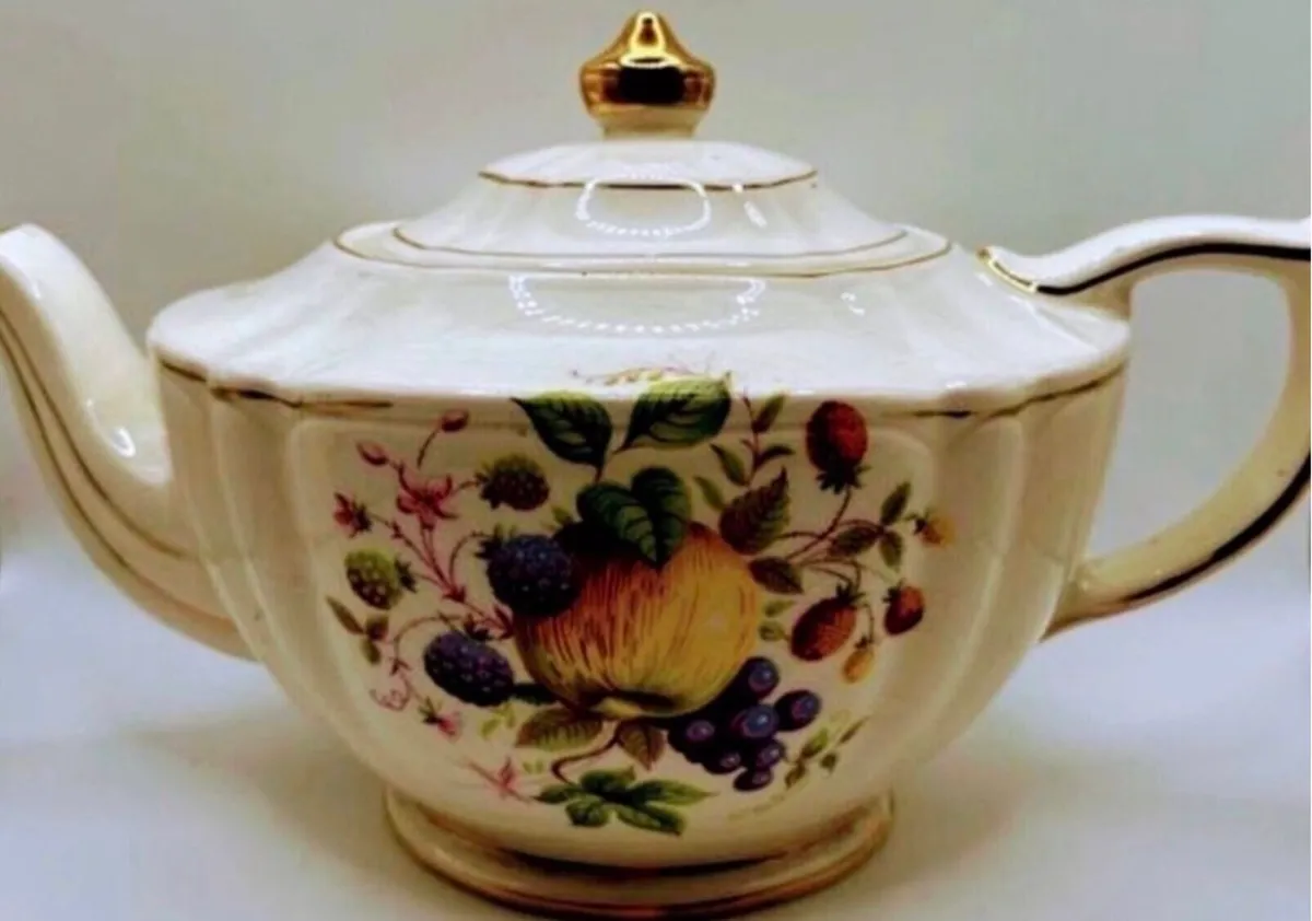 1930s Sadler Teapot - Image 1