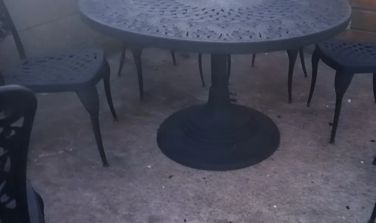 Wrought iron garden furniture - Image 2