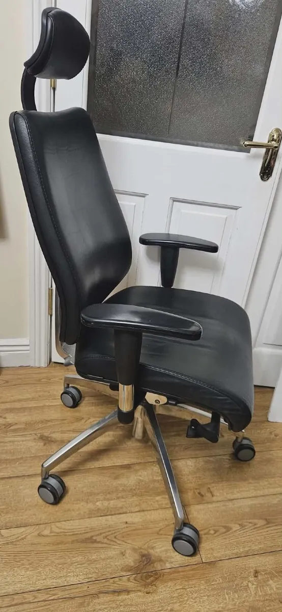 Computer chair - Image 1