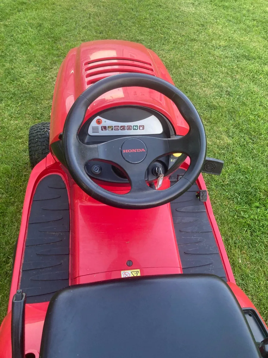 Honda HF2417 Ride on Mower - Image 4
