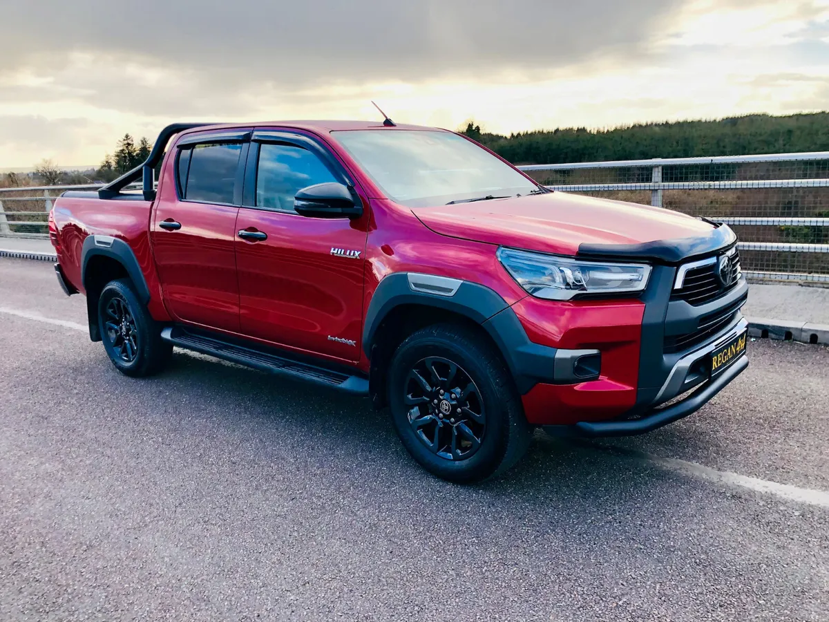2022 Toyota Hilux Invincible X - Image 4