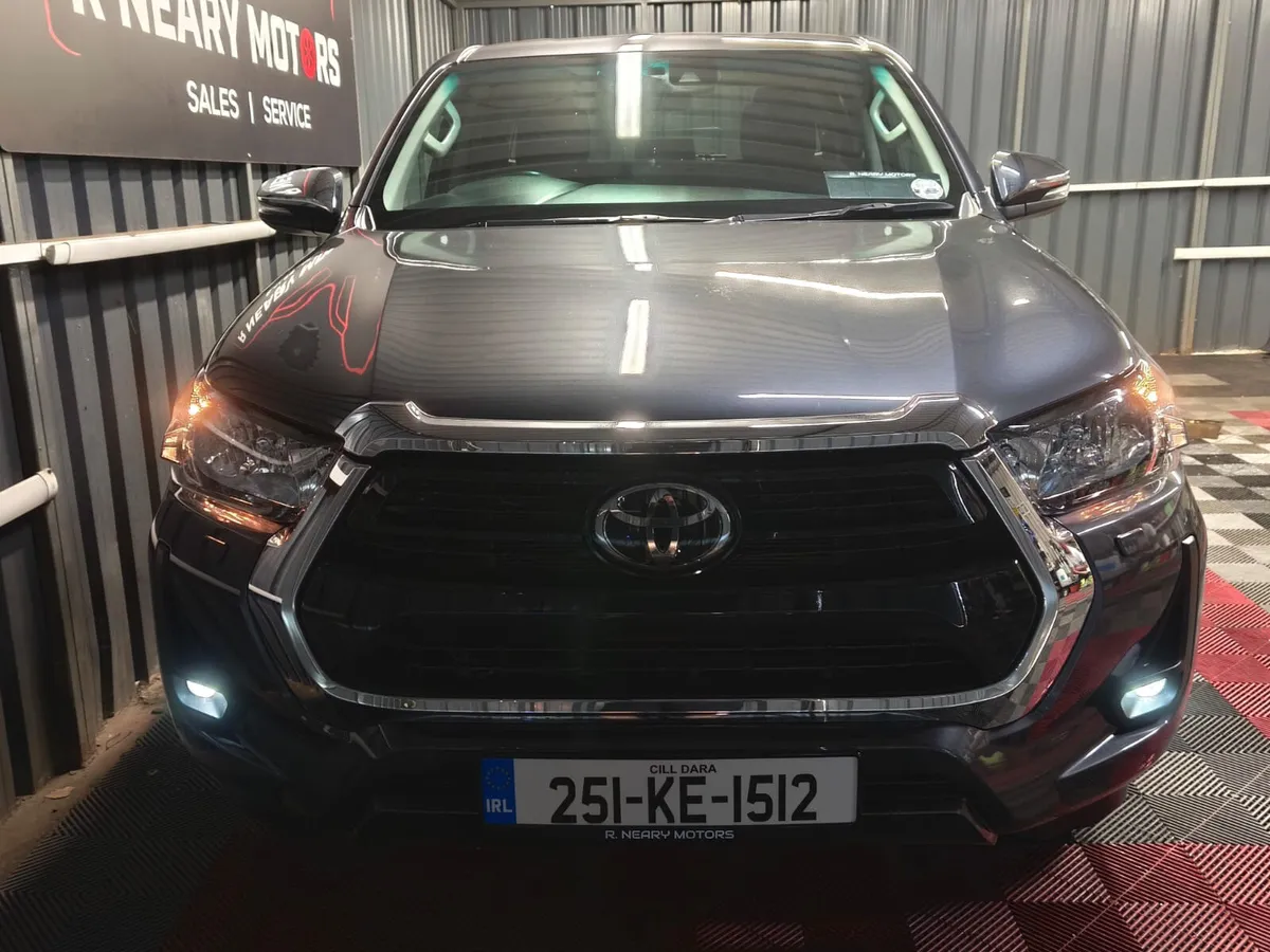 2025 Toyota Hilux Diesel Manual 5 Seat N1 - Image 4