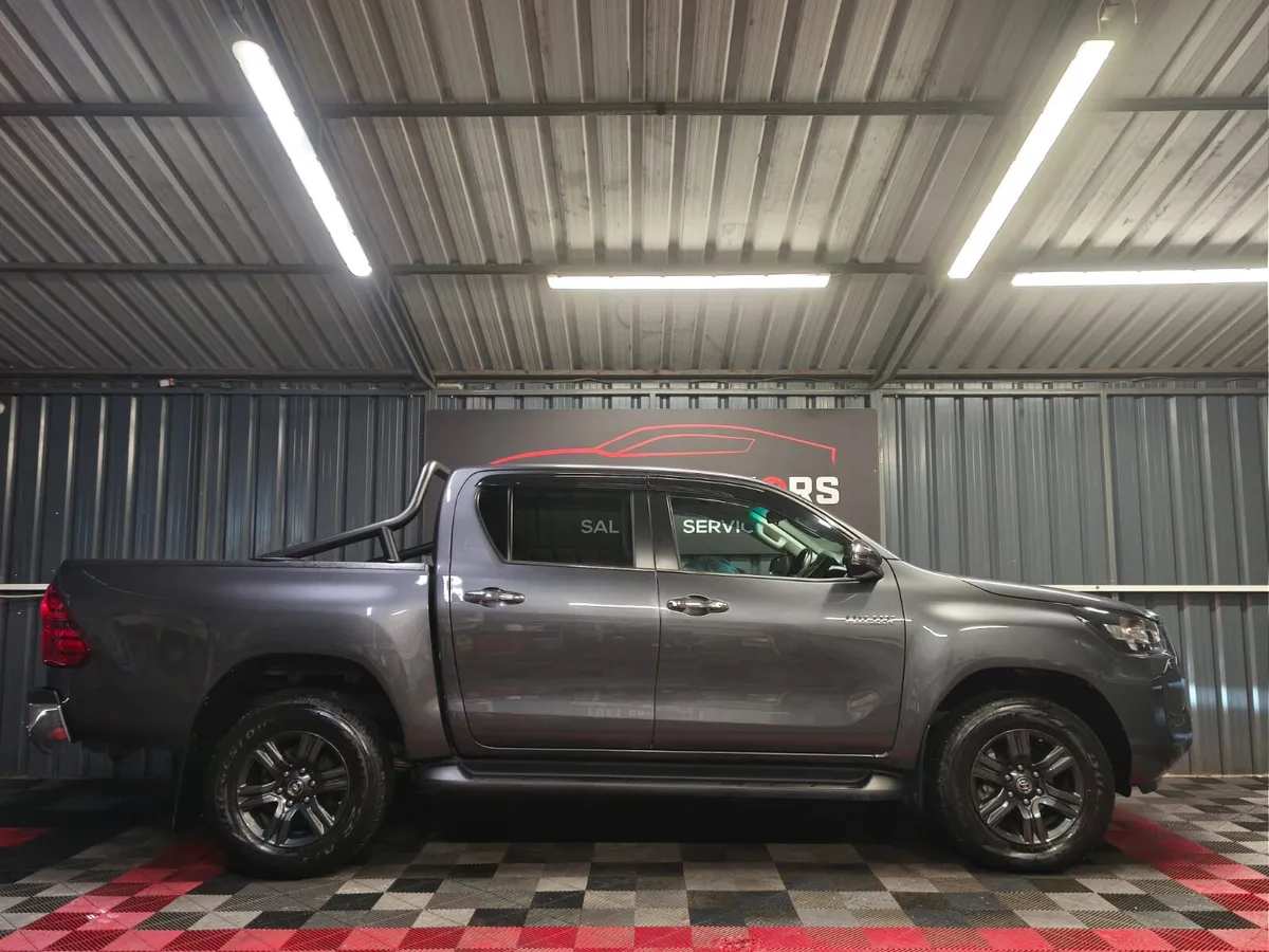 2025 Toyota Hilux Diesel Manual 5 Seat N1 - Image 2