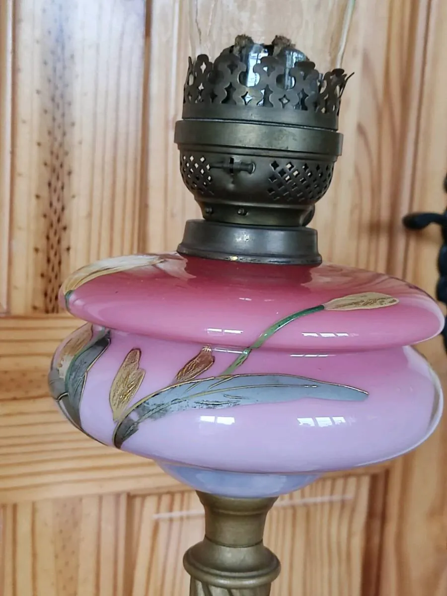Antique Duplex kerosene lamp hand painted glass - Image 4