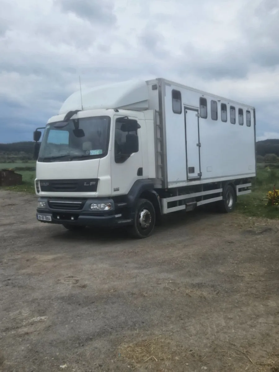 Horse truck - Image 1