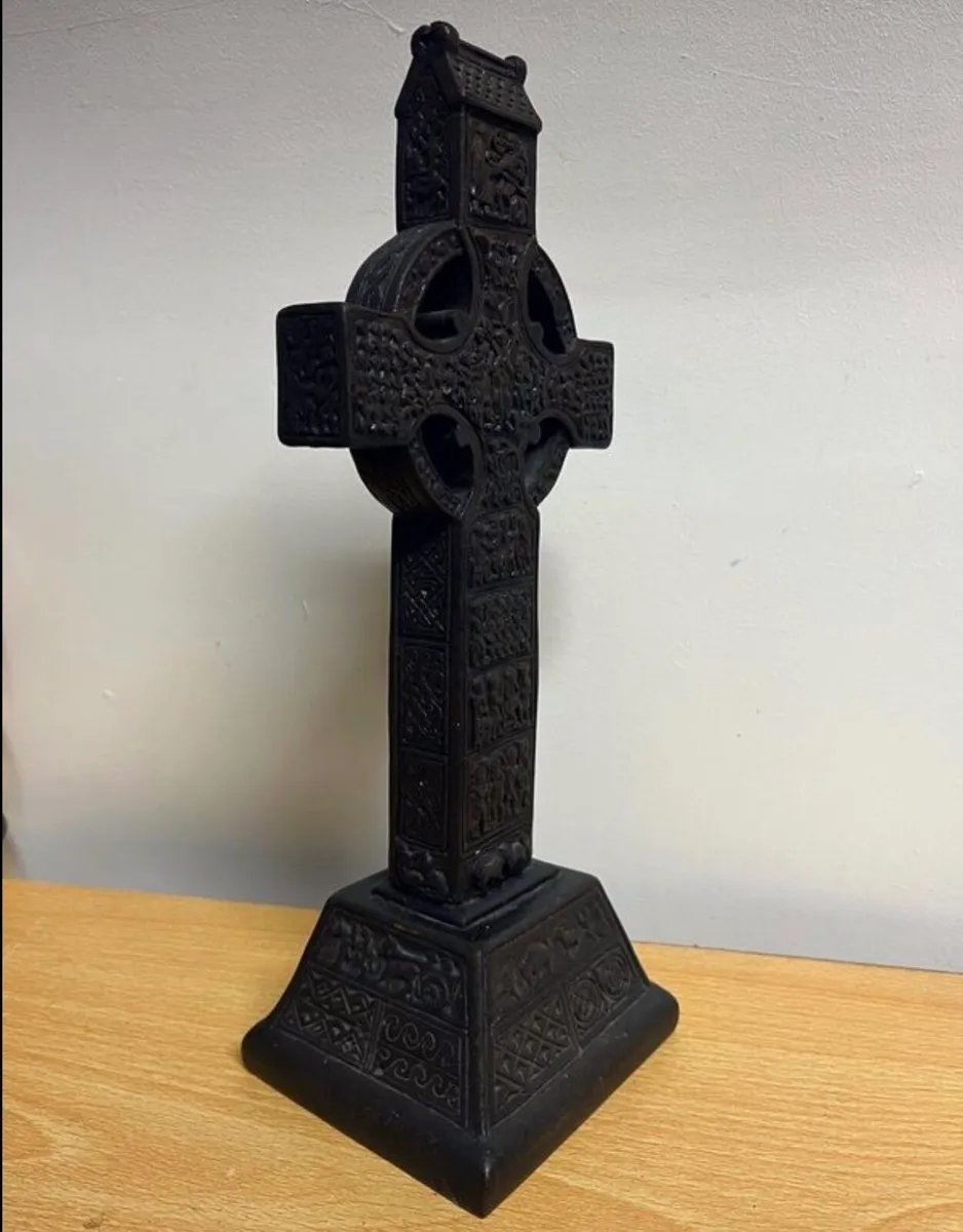 Vintage replica of Muiredach's High Cross - Image 2