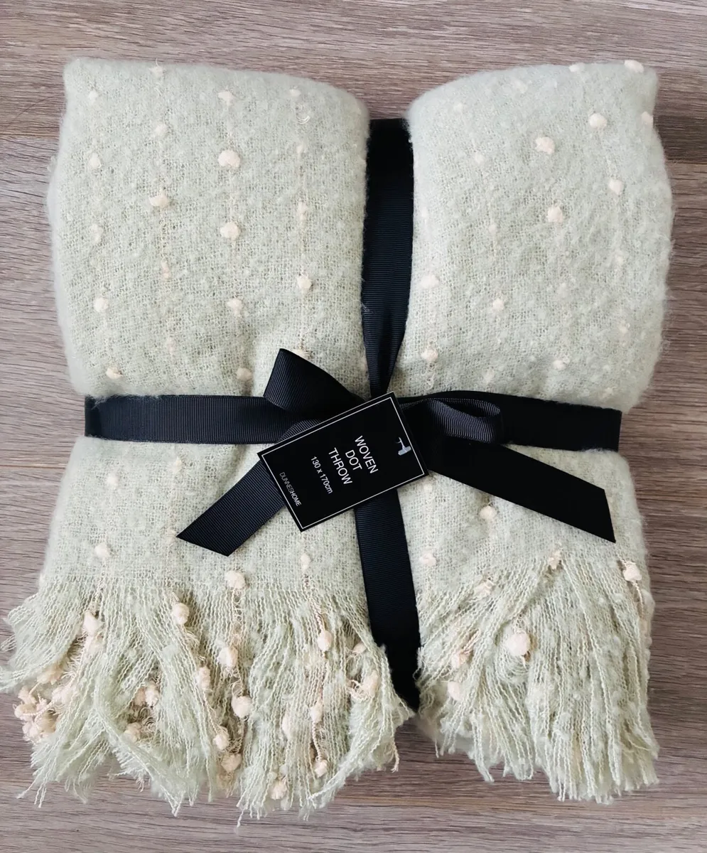 BRAND NEW Throws - 130x170cm - Image 4