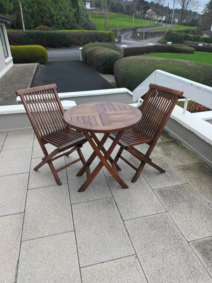 Garden table and chairs - Image 1