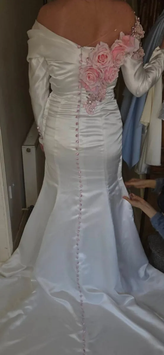 New dress never worn - Image 2