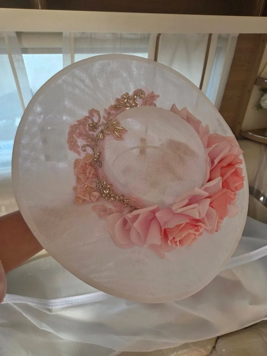 New dress never worn - Image 3