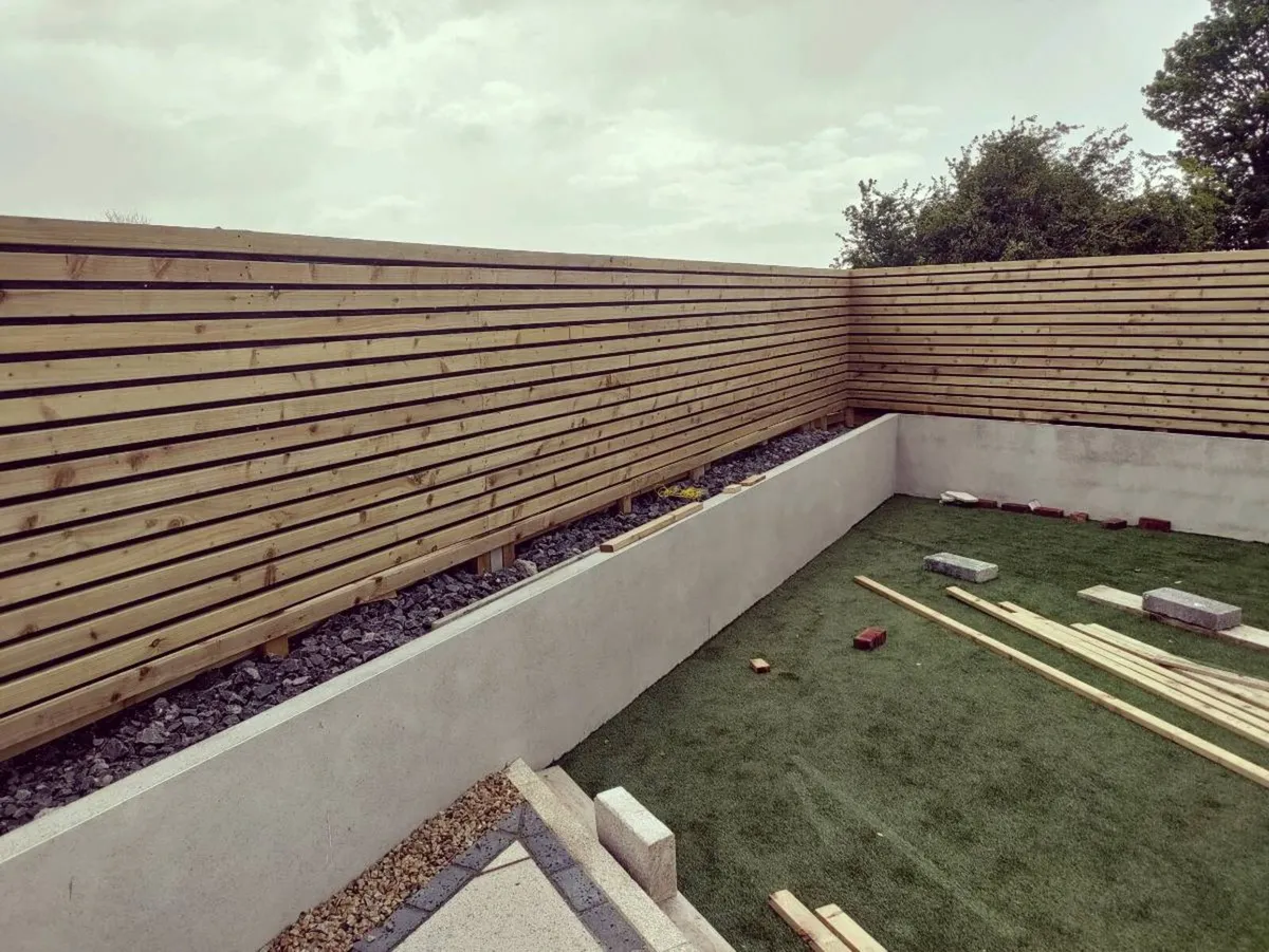 Privacy screening and fencing - Image 4