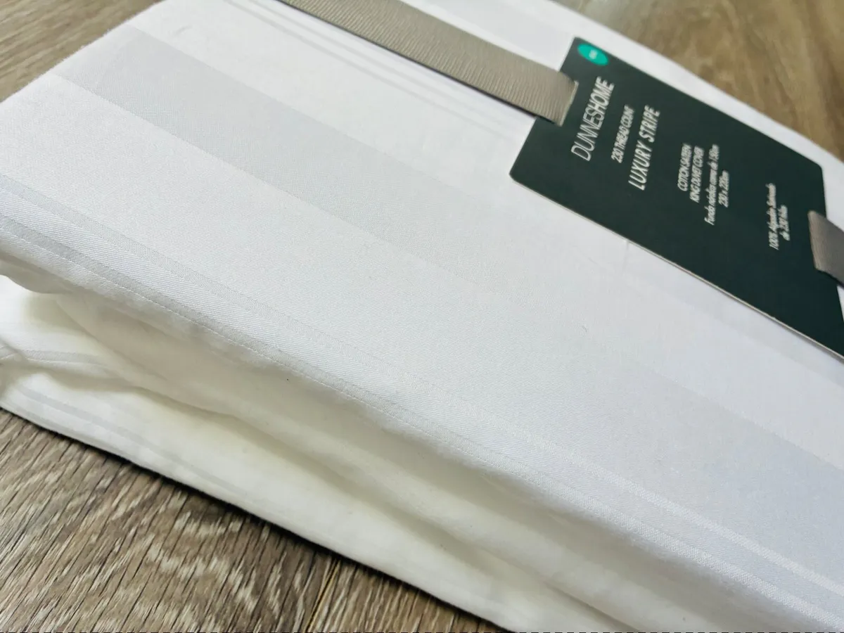 NEW Luxury Stripe Duvet Cover is a king-sized cott - Image 1