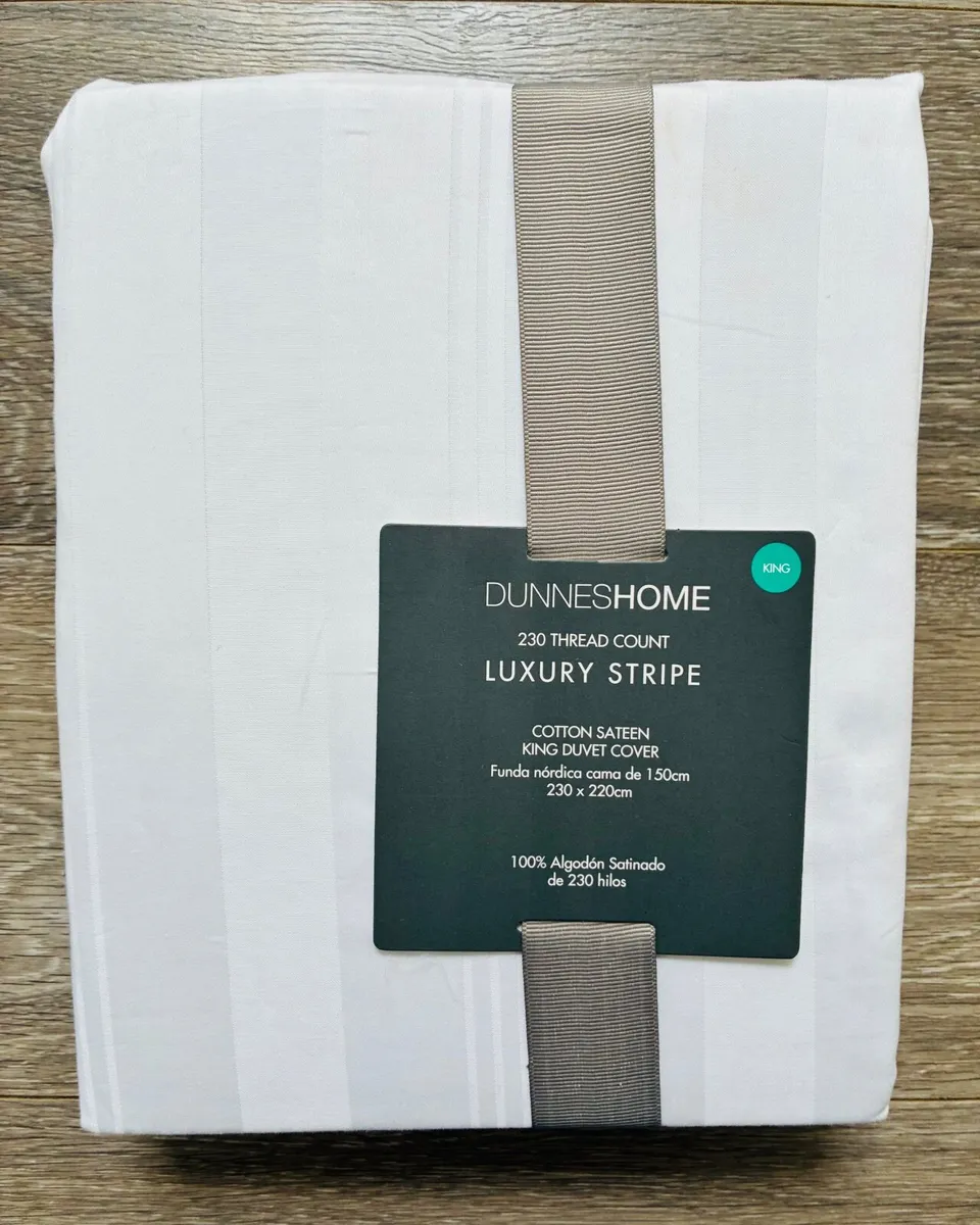 NEW Luxury Stripe Duvet Cover is a king-sized cott - Image 2