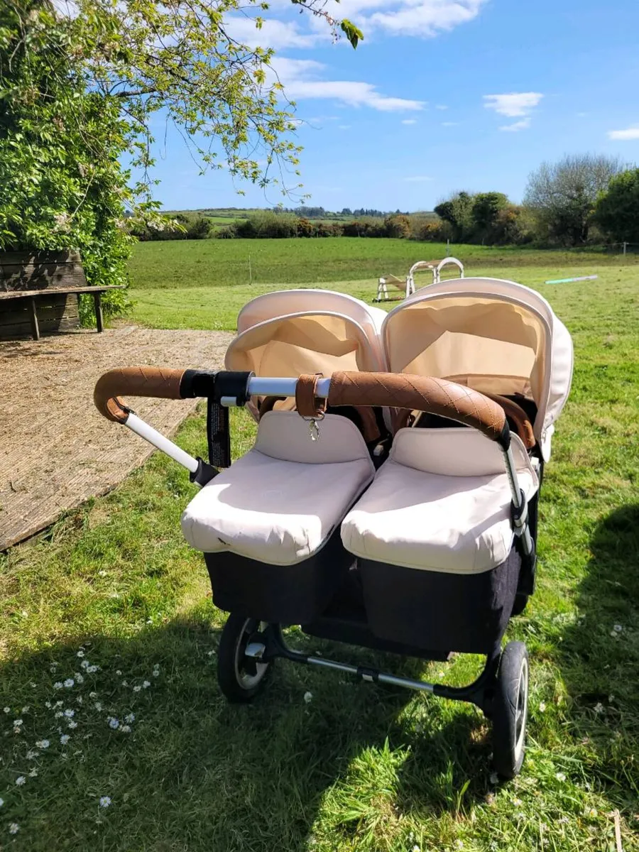 Bugaboo Donkey Twin Travel System + car seats - Image 2