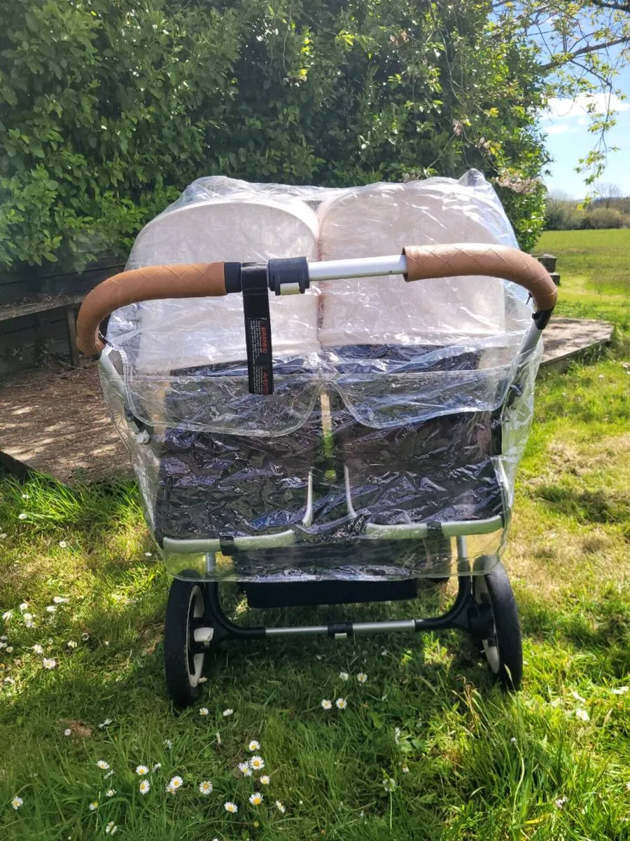 Bugaboo Donkey Twin Travel System + car seats - Image 4