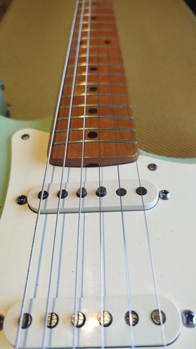fender Stratocaster - Image 3