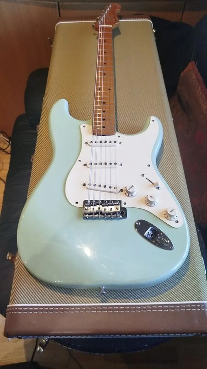 fender Stratocaster - Image 4