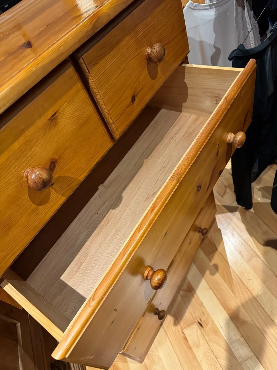 Pine Bedroom Chest of Drawers - Image 3