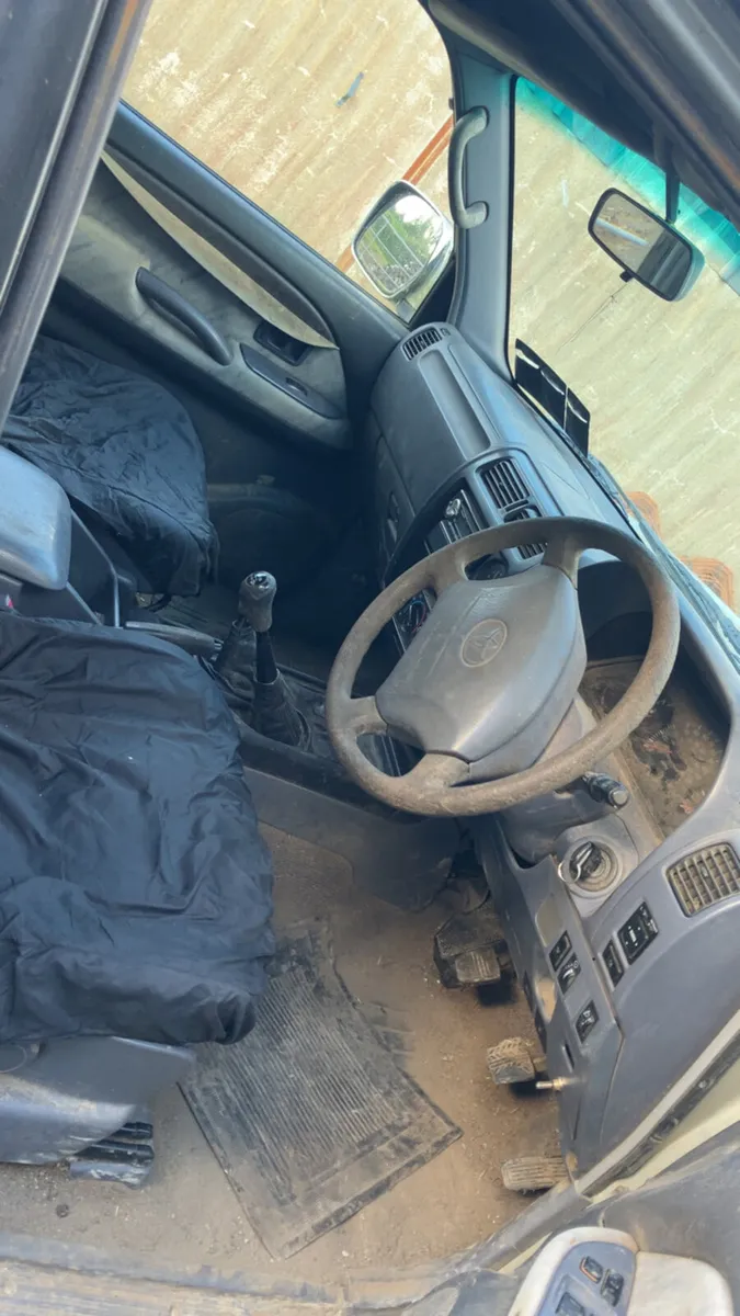 Toyota Land Cruiser - Image 4