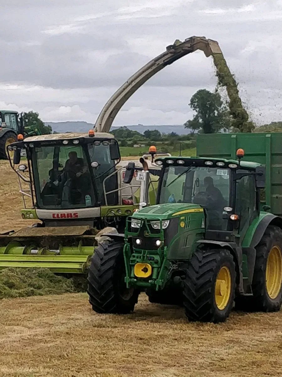 Tractor driver - Image 1