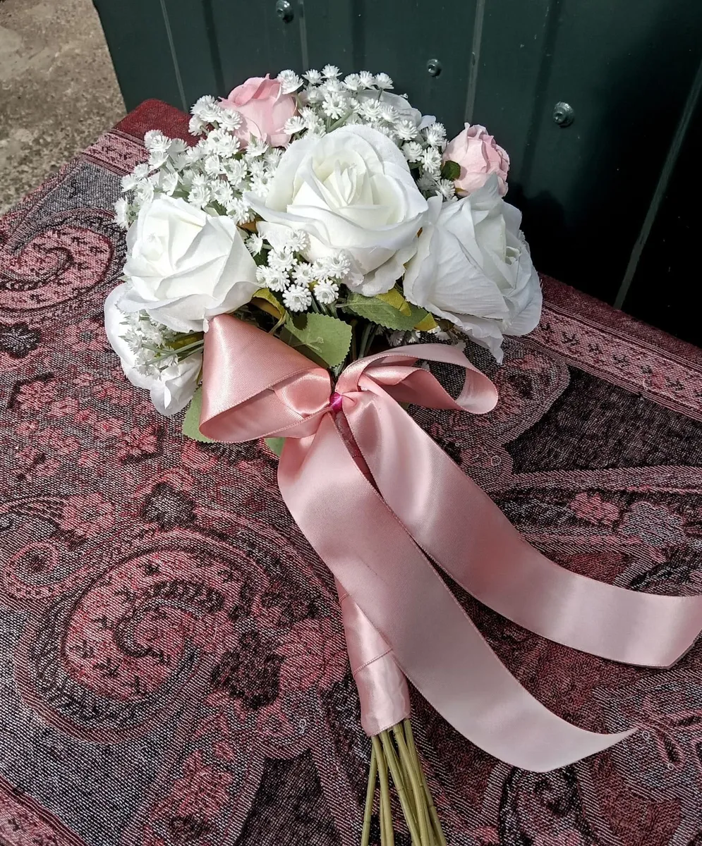 Wedding Bouquets and Buttonholes. - Image 2