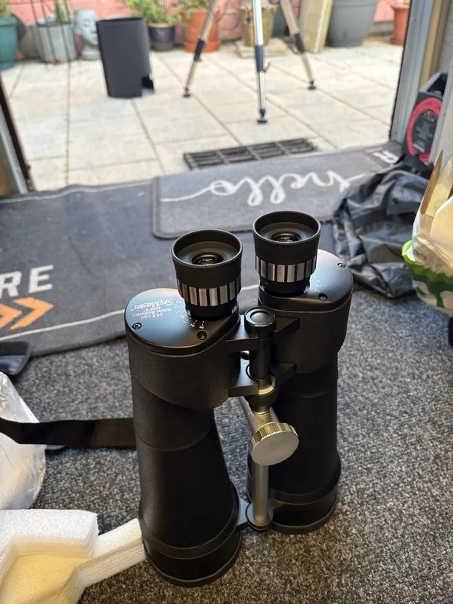Celestron Skymaster 25x100 Binoculars - Image 3