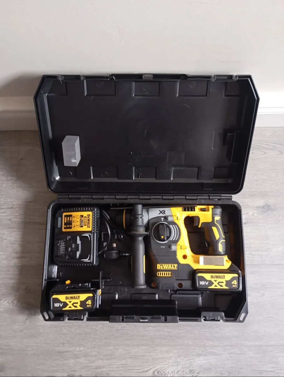 DeWalt dch273 SDS Drill Kit - Image 1