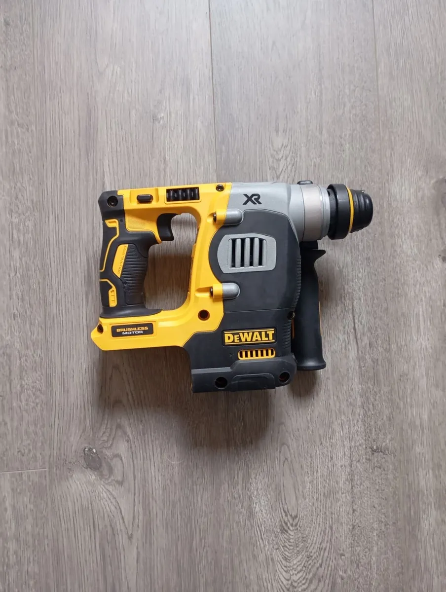 DeWalt dch273 SDS Drill Kit - Image 4