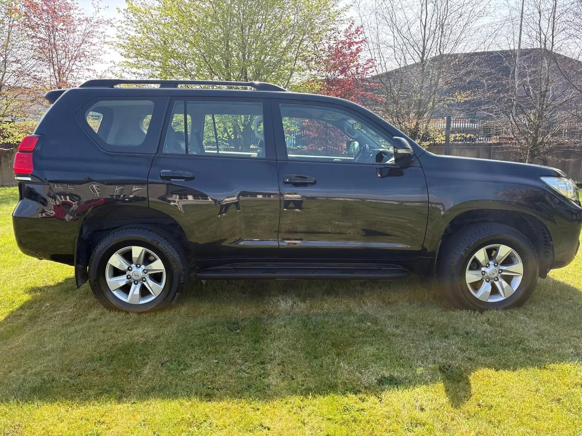 181 Toyota Land Cruiser business automatic 5seater - Image 2