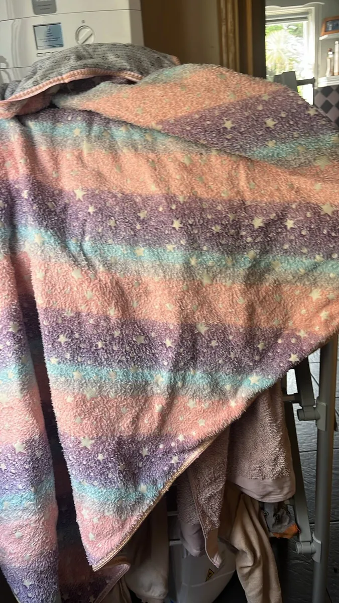 Kids bedroom accessories - free - Image 1