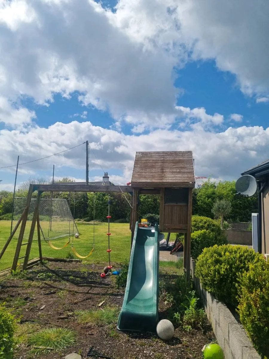 Wooden jungle gym - Image 2