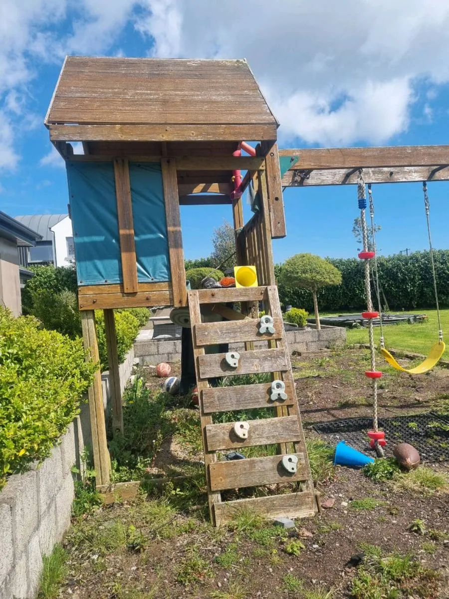 Wooden jungle gym - Image 3