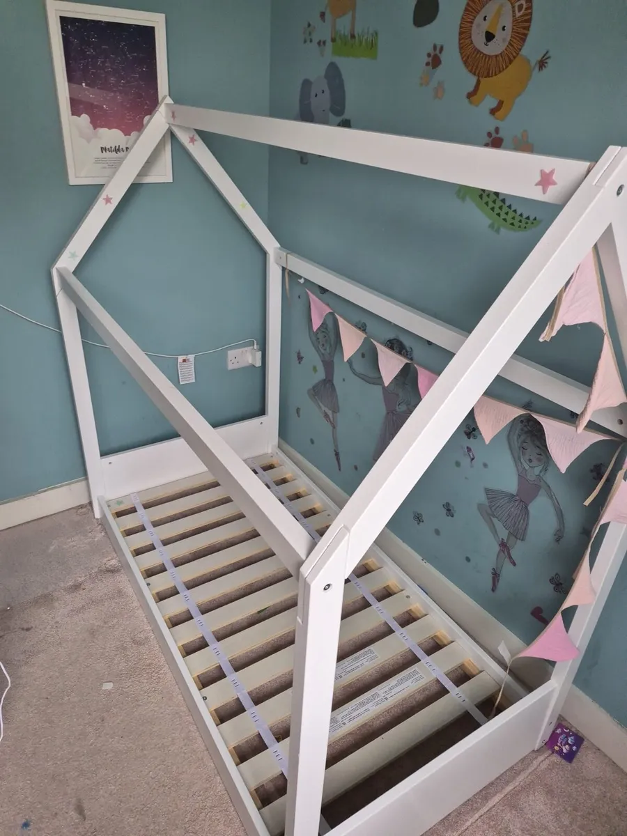 HUT Toddler Bed, Mattress & toddler duvet - Image 2