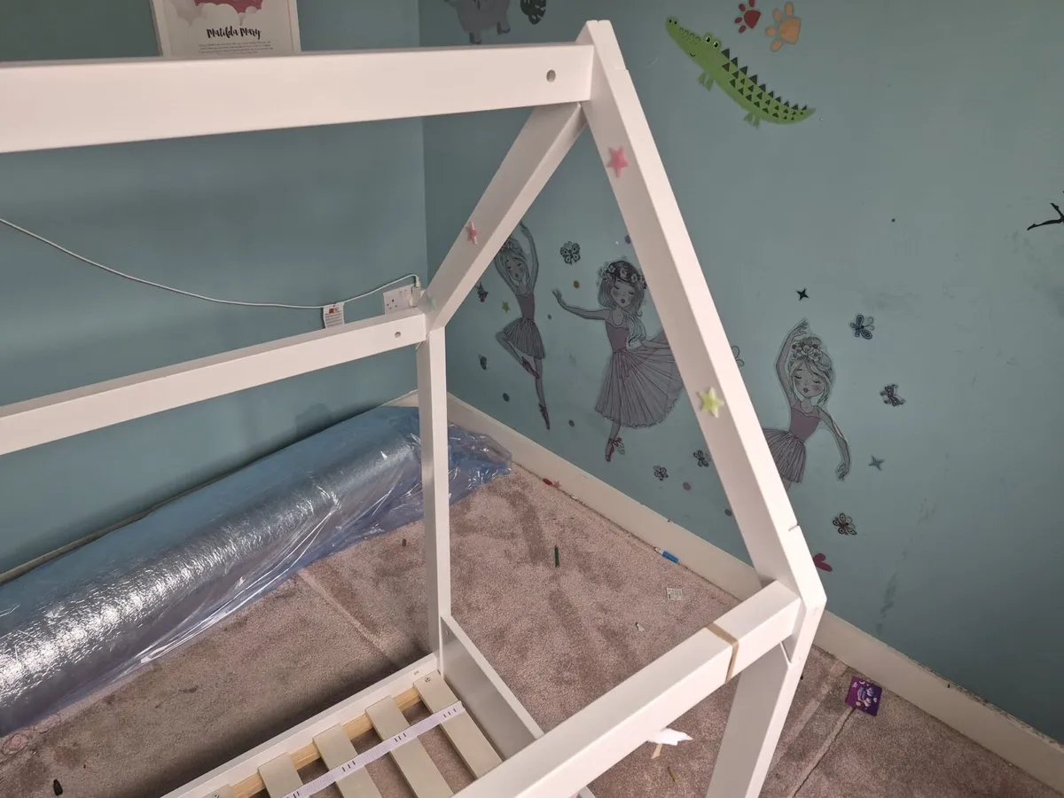 HUT Toddler Bed, Mattress & toddler duvet - Image 3