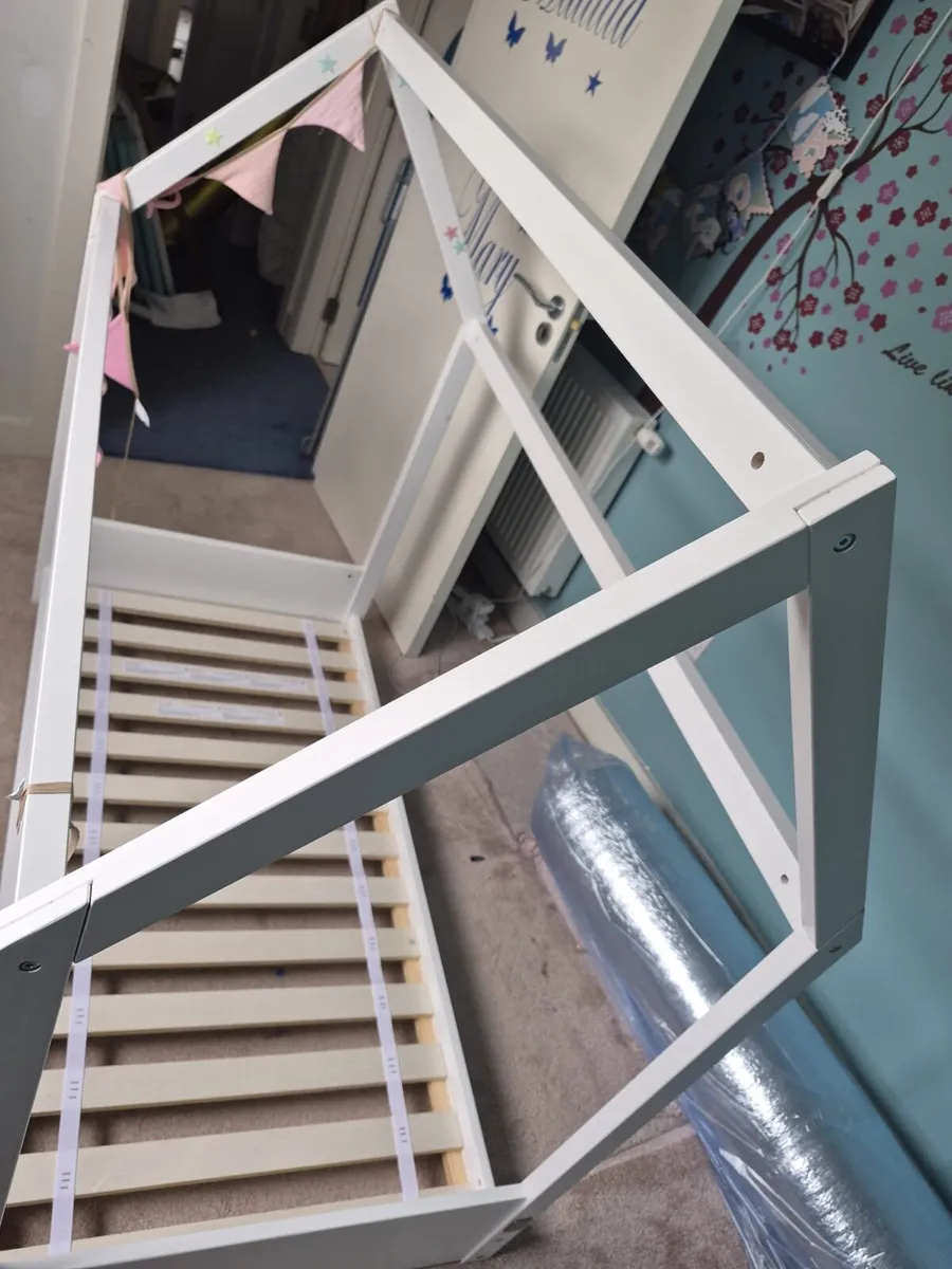 HUT Toddler Bed, Mattress & toddler duvet - Image 4