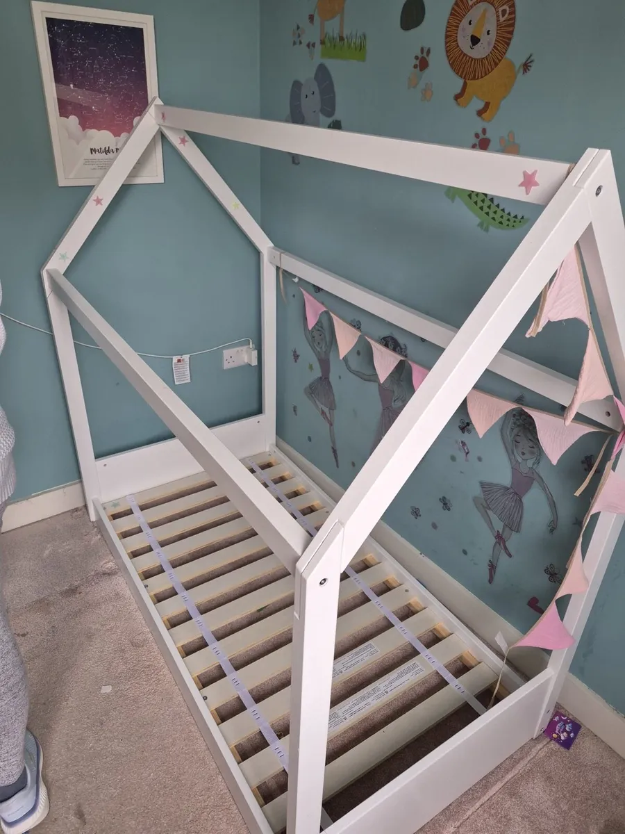 HUT Toddler Bed, Mattress & toddler duvet - Image 1