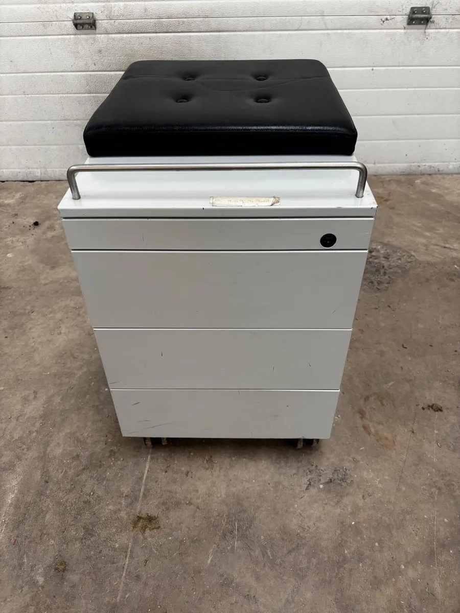 Filing Caninet - Image 1