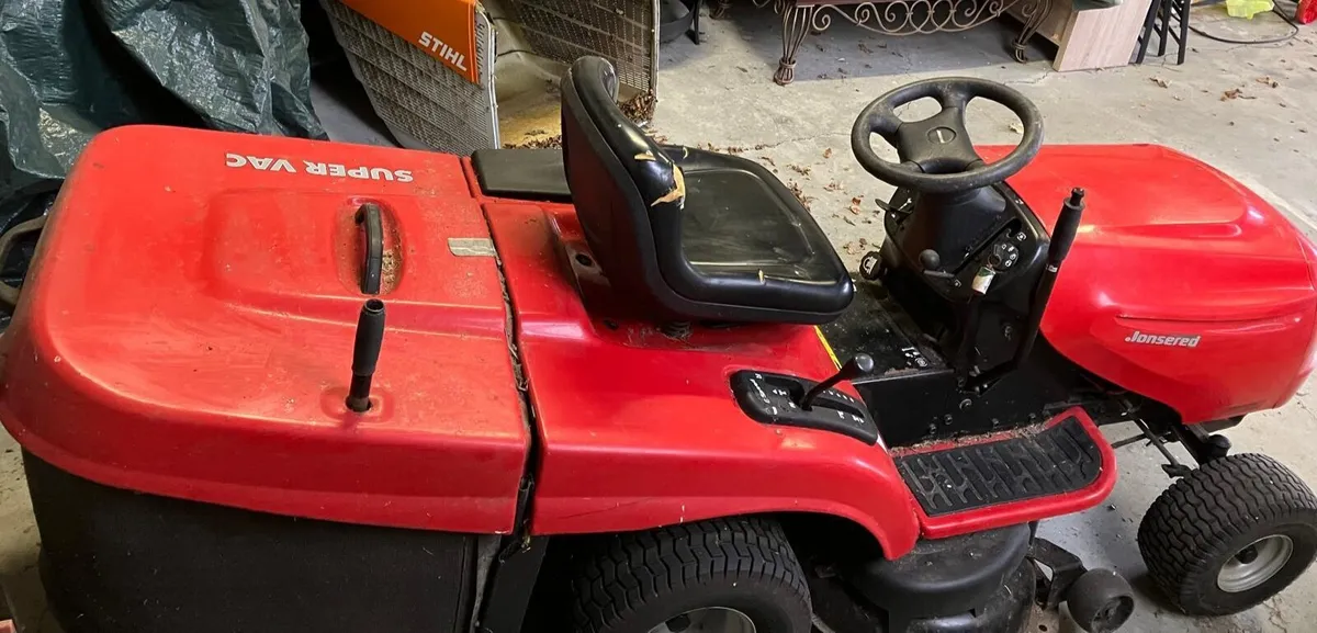 Jonsered Super Vac ride on lawn mower - Image 2