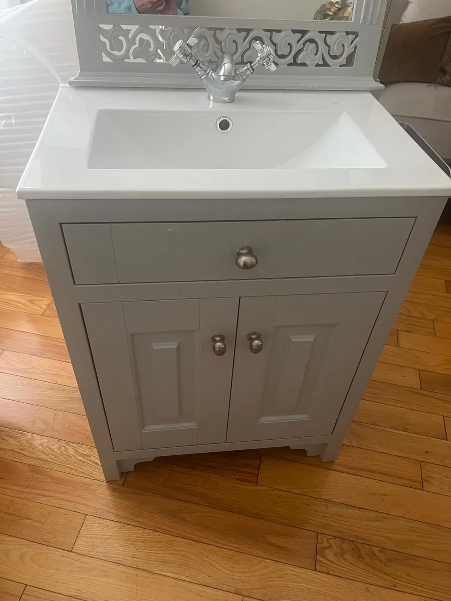 Bathroom vanity unit - Image 2