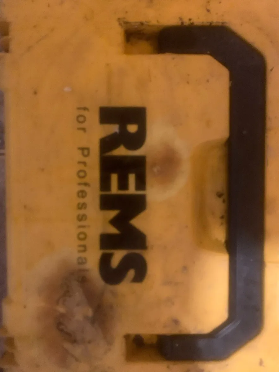 REMs - Image 3