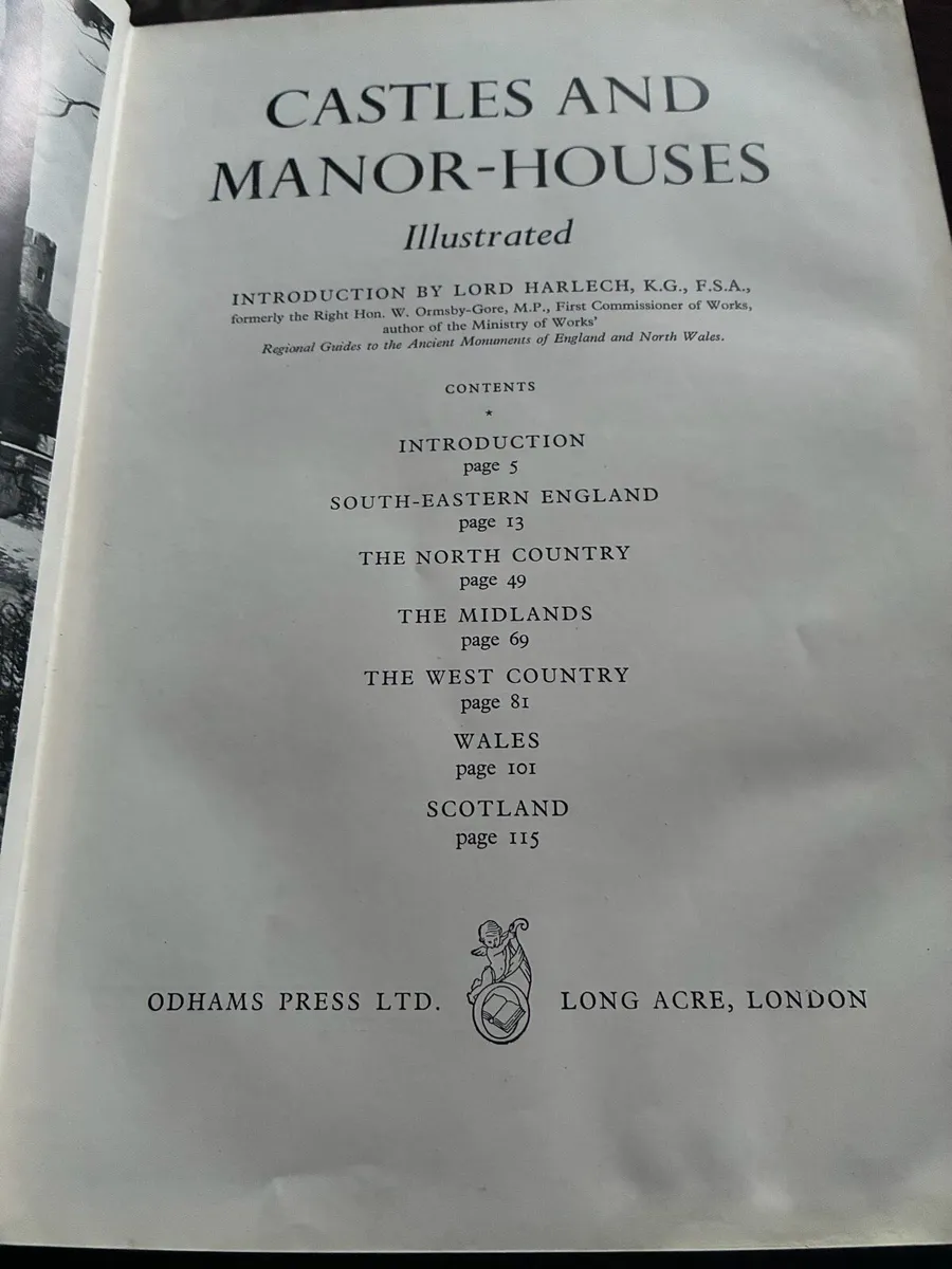 Castles And Manor Houses Illustrated - Image 1