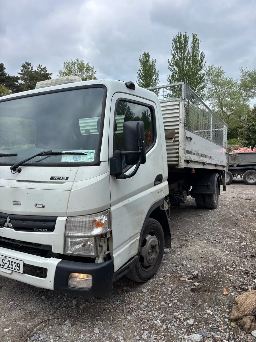Mitsubishi fuso tipper and tail lift - Image 3