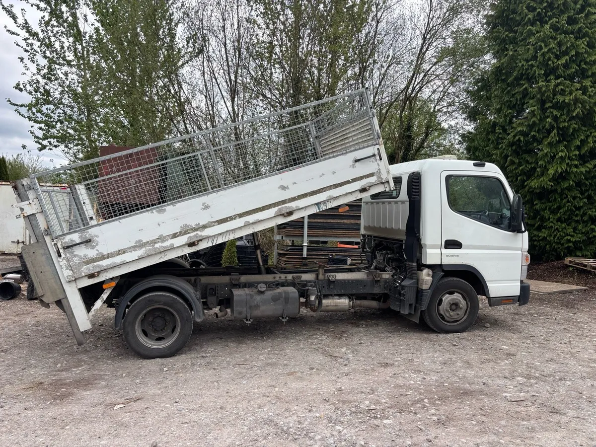 Mitsubishi fuso tipper and tail lift - Image 1