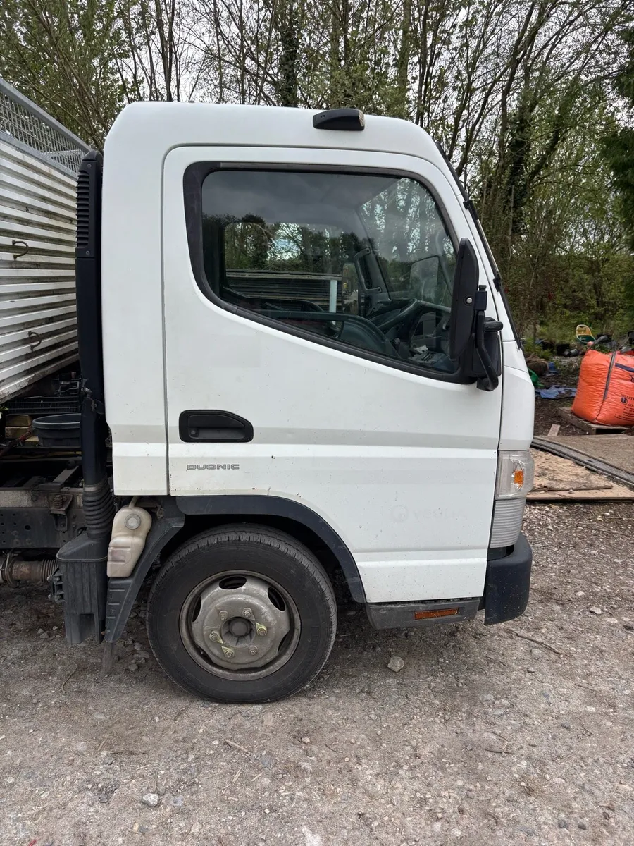 Mitsubishi fuso tipper and tail lift - Image 2