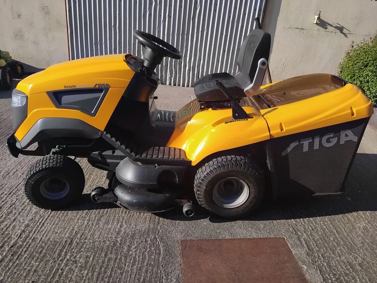 Ride on lawnmower - Image 2